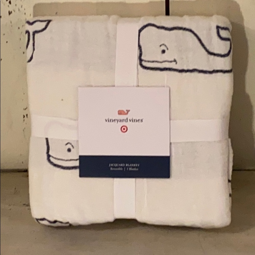 NWT jacquard whale blanket